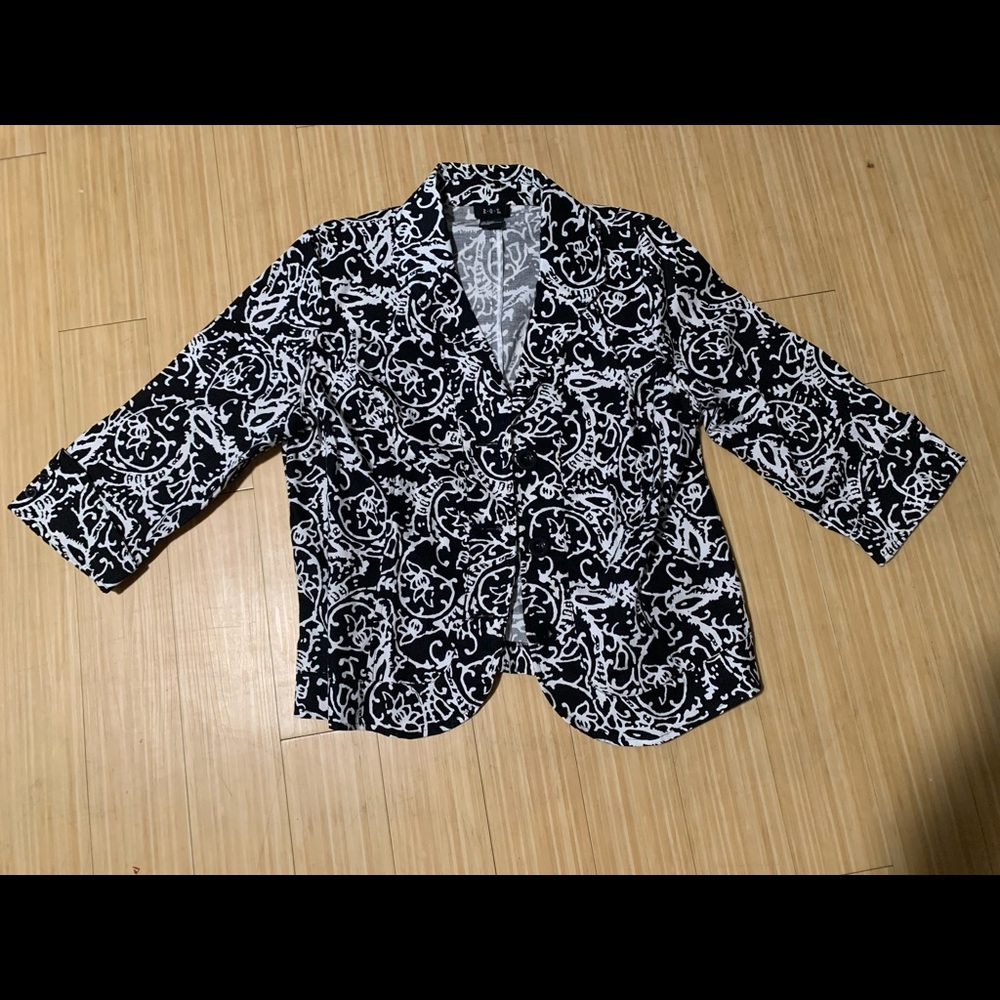 Black and white patterned suit jacket/blazer